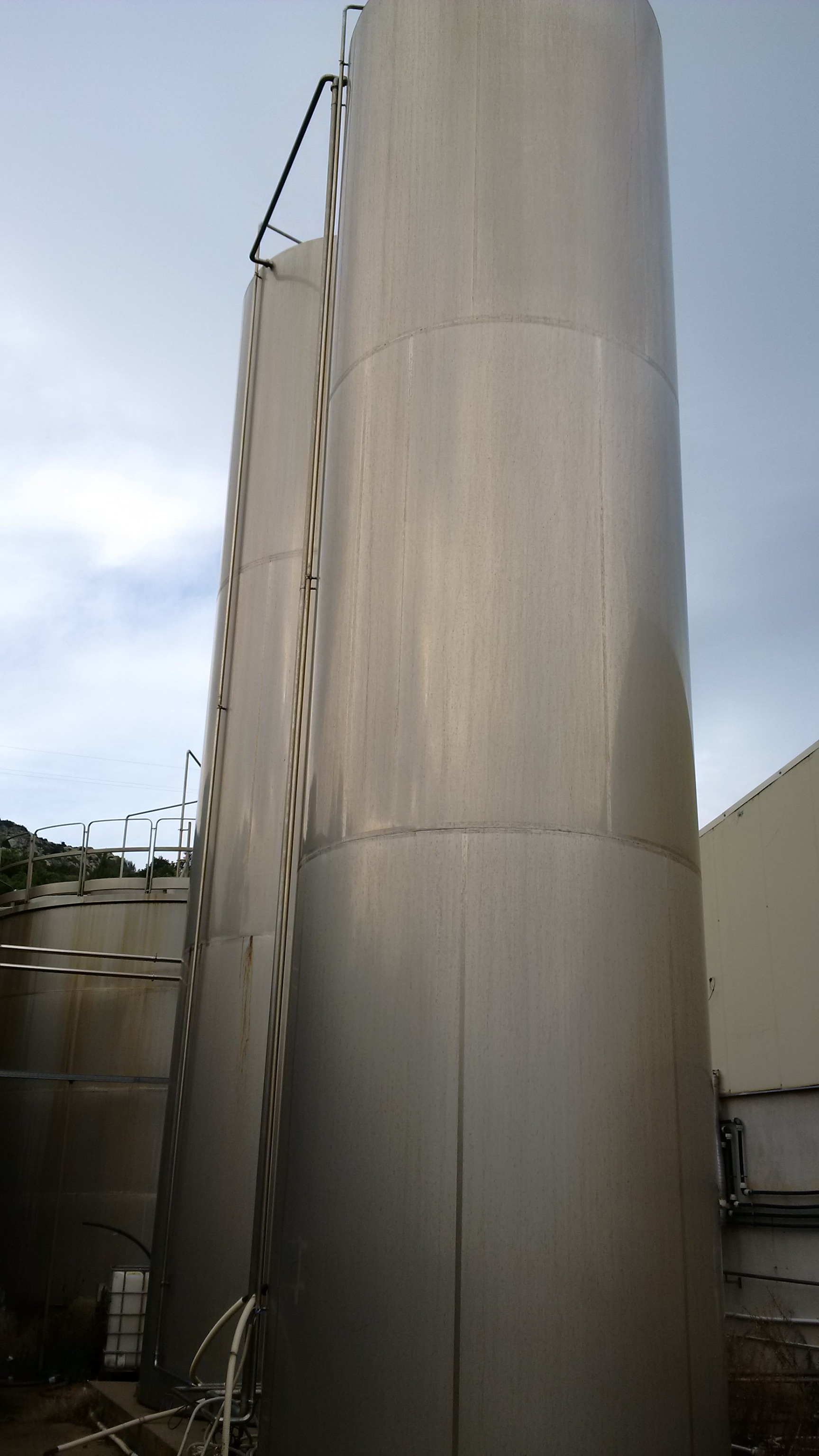 Вертикальна ємність для зберігання з нержавіючої сталі на 85 000 літрів, діаметр 3000 мм x пряма сторона 12000 мм